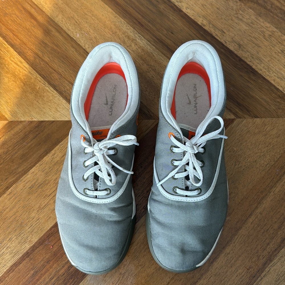 Women’s golf shoes